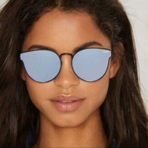 New- QUAY AUSTRALIA Sunglasses All my Love Purple